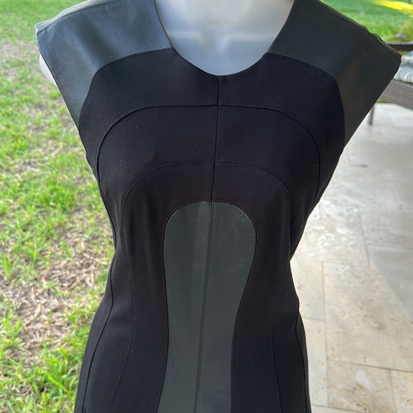 555 Los Angeles designer, black sleeveless asymmetrical w/leather midi dress - Picture 6 of 13